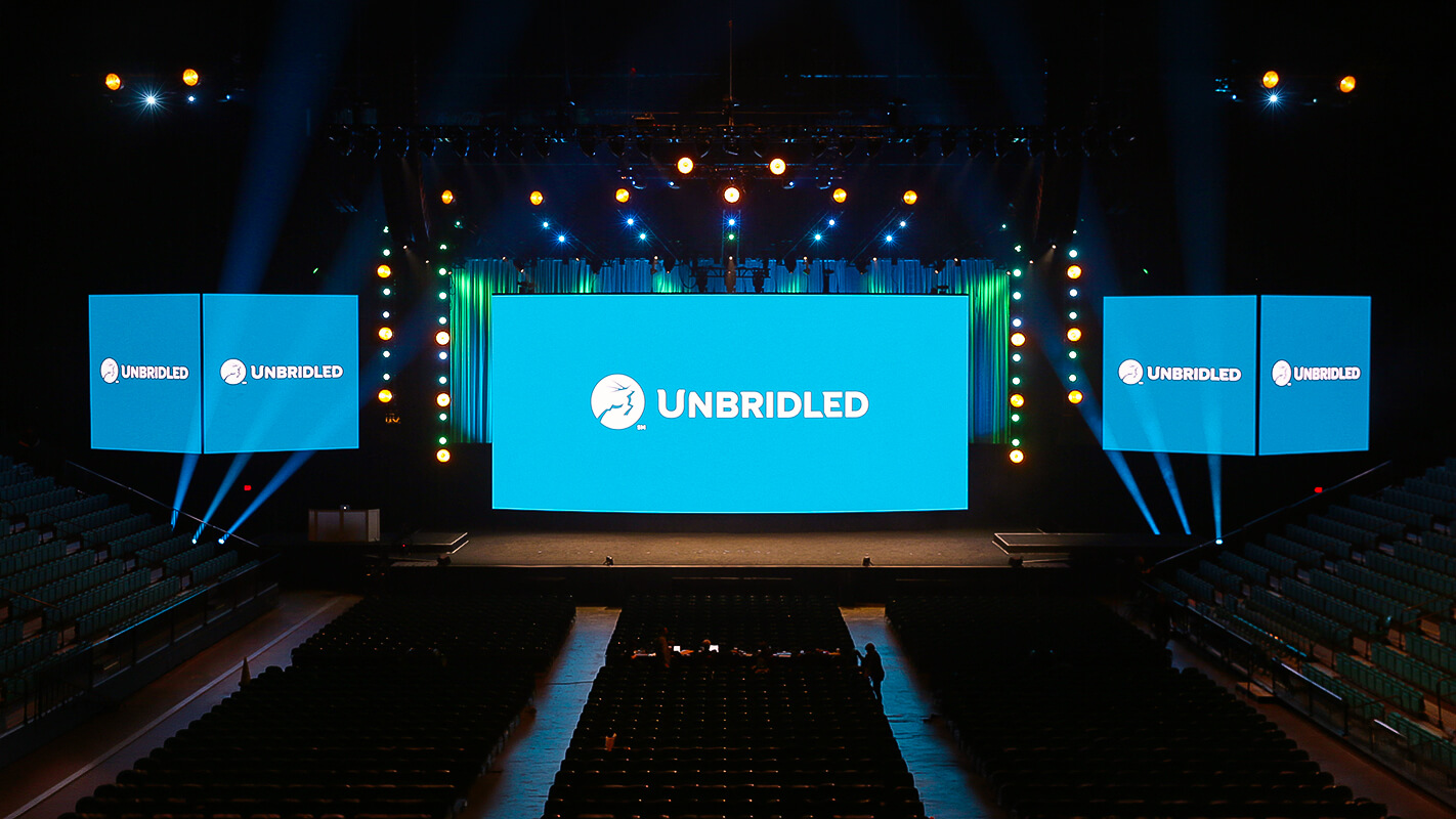 Large-scale visuals and LED